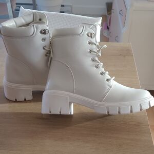 Streetwear Society Cream Lace-Up Combat Boots